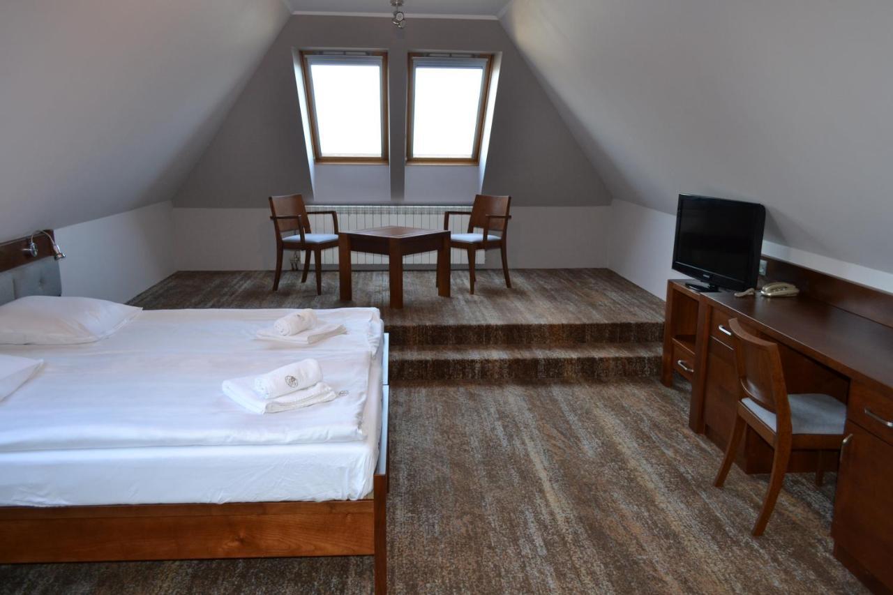Hotel Lokis Замок Нидзица Экстерьер фото