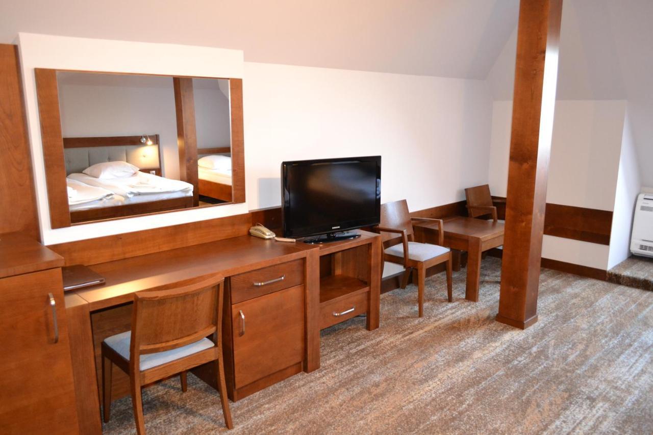 Hotel Lokis Замок Нидзица Экстерьер фото